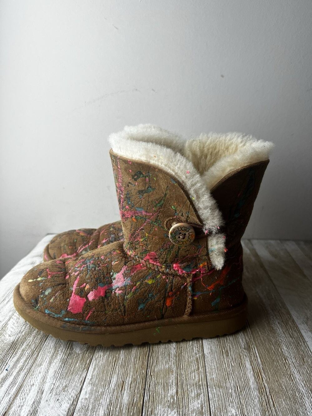 UGG Mini Bailey Button Paint Splatter Shearling Boots Toddler Size 3 Brown